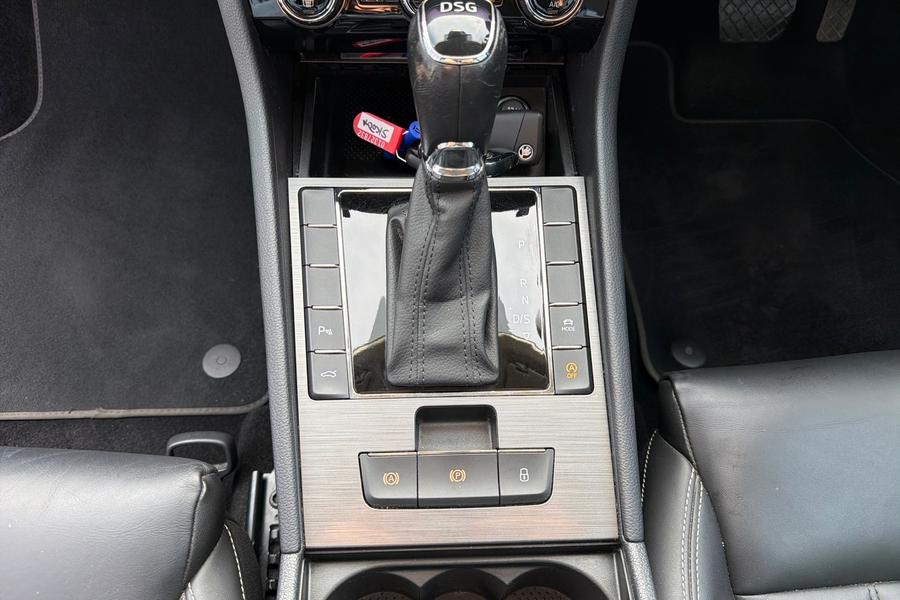 Skoda Superb Photo autoimg-f24ef0455f1c956f4970239bd79b5ea44362131e.jpg