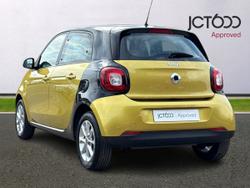 SMART ForFour Photo 3
