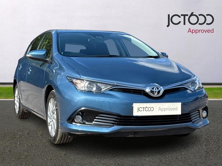 Used TOYOTA Auris