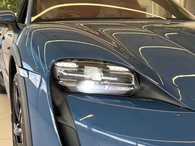 PORSCHE Taycan Photo 21