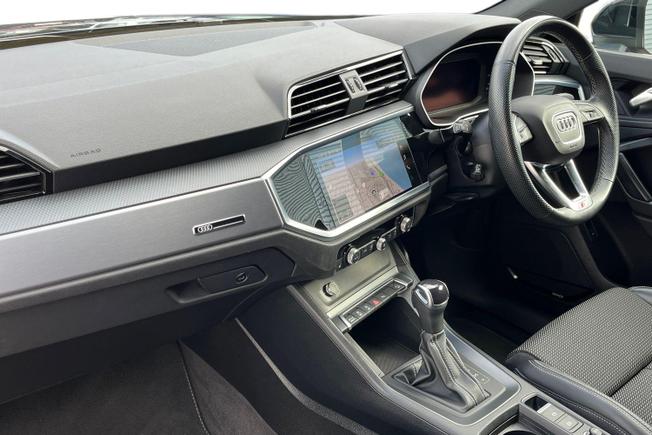 AUDI Q3 Photo 2