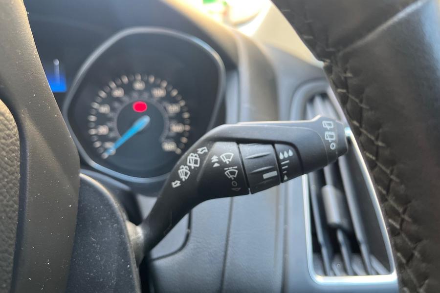 FORD FOCUS Photo autoimg-f26c8a2db3cb75406f0403a7c33a492ba60500d6.jpg