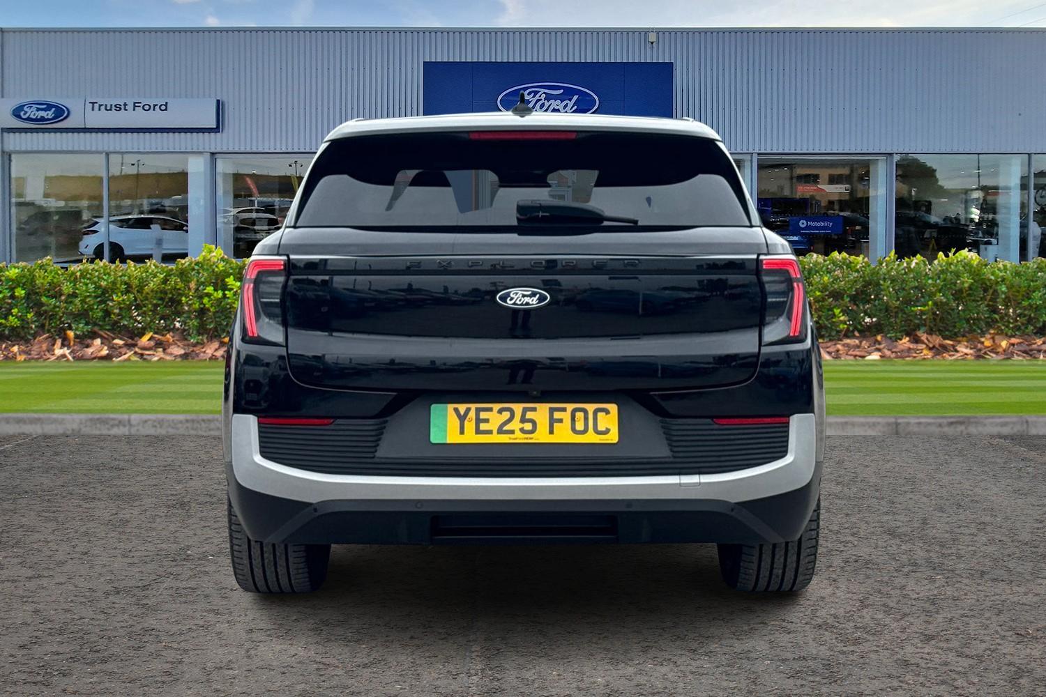 Ford Explorer Photo 6