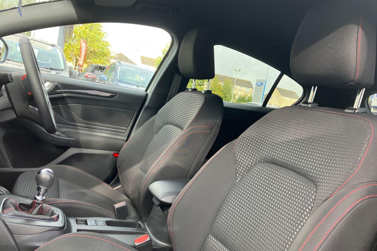 Ford FOCUS Photo 18