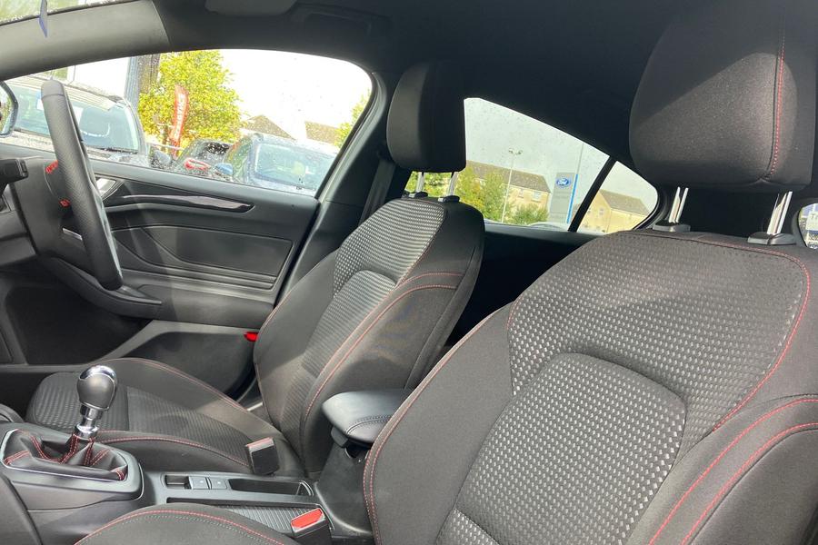 Ford FOCUS Photo autoimg-f26f4d18731a1a294f48793f5c4087636a967562.jpg