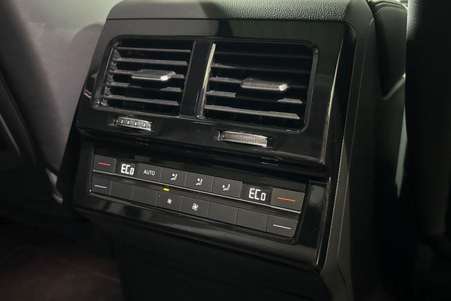 VOLKSWAGEN Touareg Photo 27