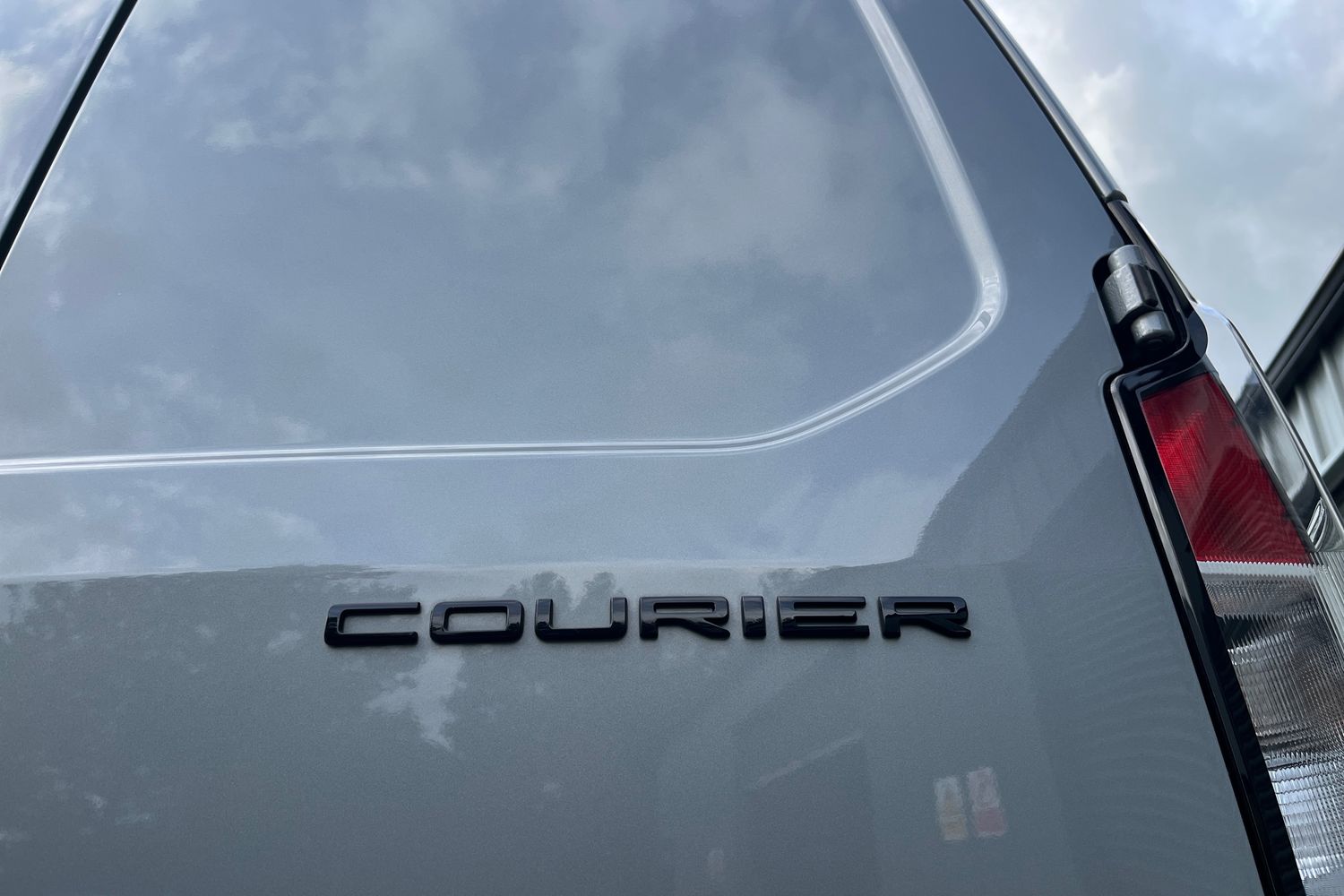 Ford TRANSIT COURIER Photo 19