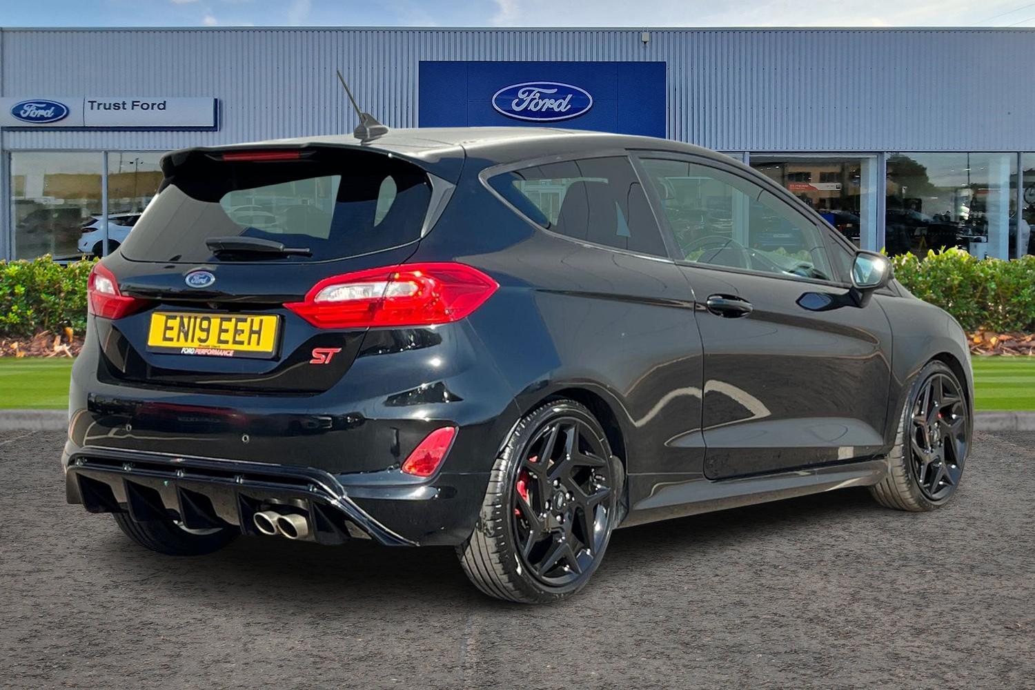 Ford FIESTA Photo 3