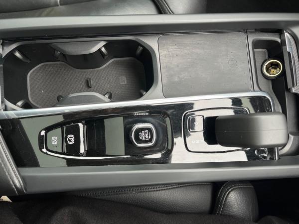 Volvo XC60 Photo autoimg-f2869eefc9c48e92001bdf27b027079210de3085.jpg