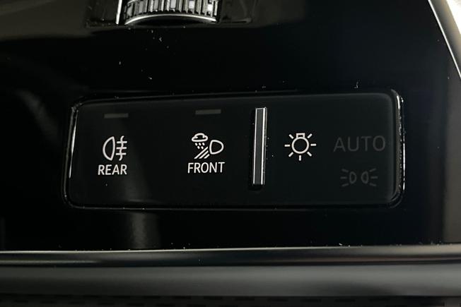 AUDI Q8 Photo 24