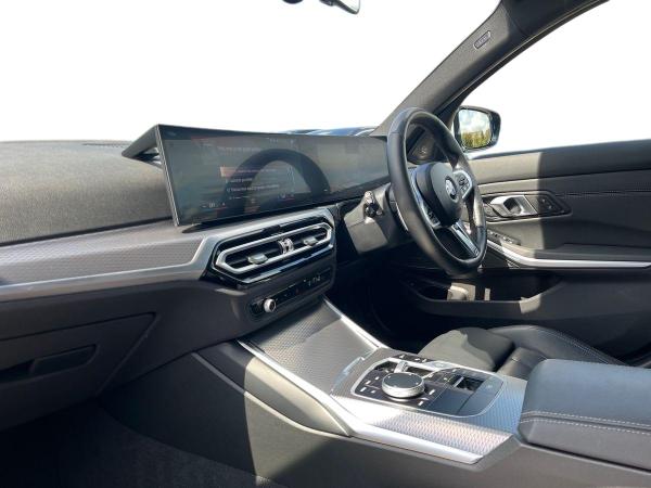 BMW 3 Series Photo autoimg-f294ce46e86926fcee49d2c5dede421a7e7d8e89.jpg
