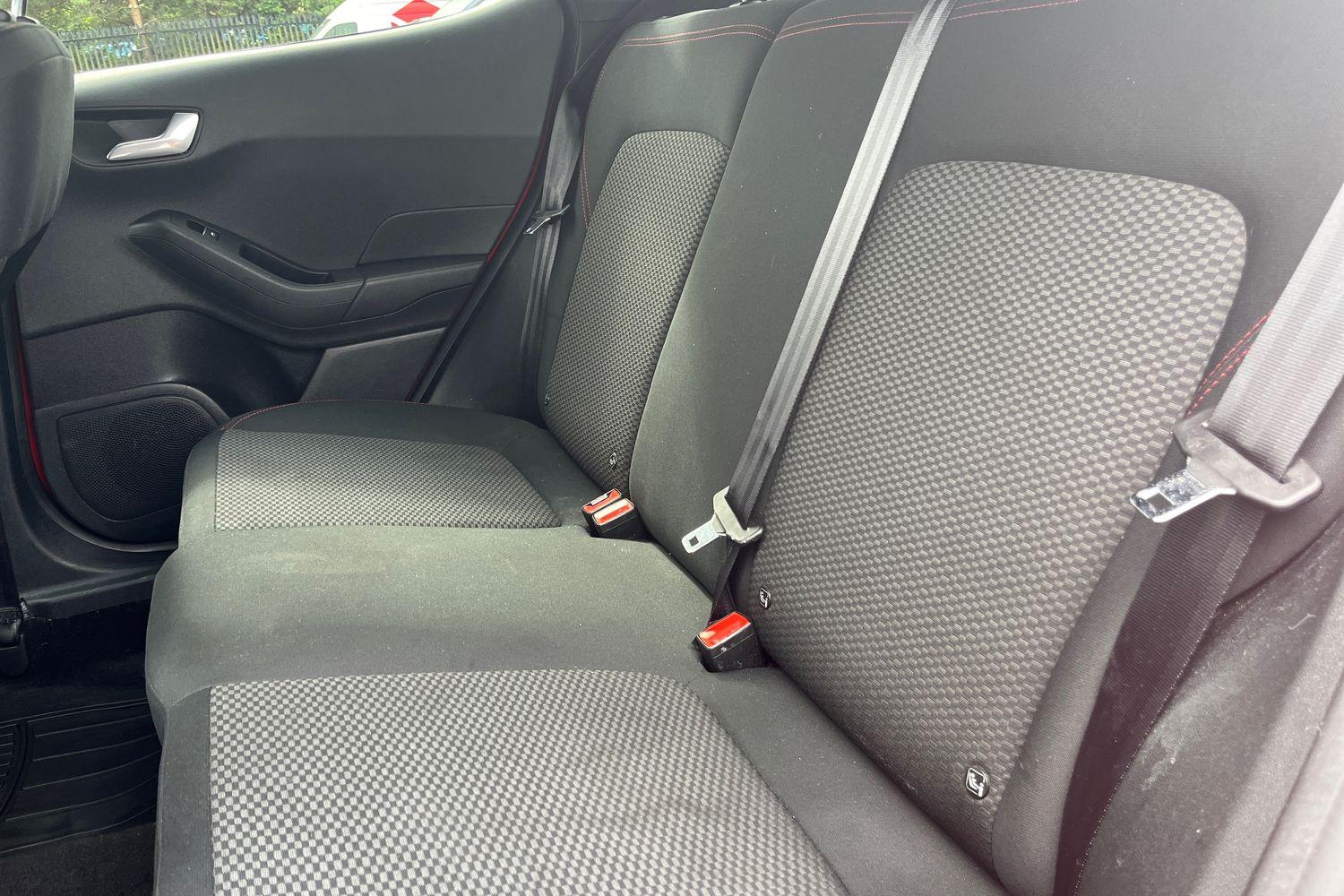 Ford FIESTA Photo 19