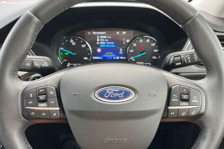 Ford Kuga Photo autoimg-f29d7189393e1aae7b858a89ad085bc60c4e1a8f.jpg