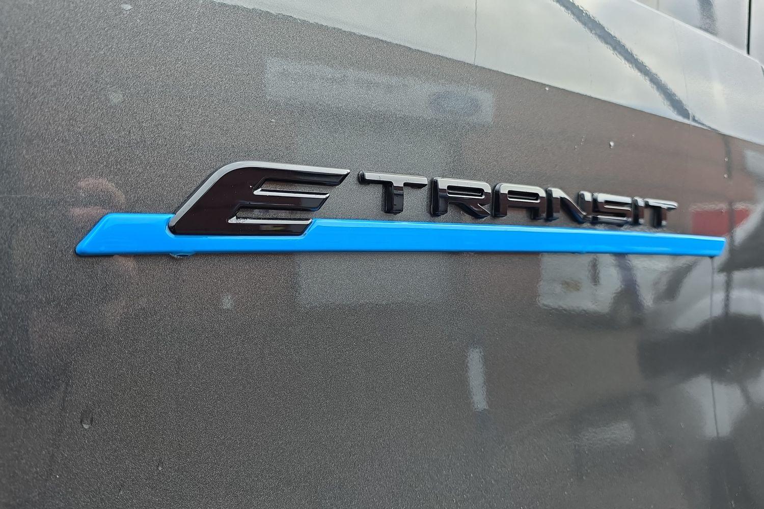 Ford E-TRANSIT Photo 19