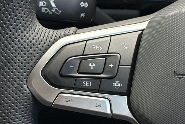 VOLKSWAGEN T-Roc Photo 16