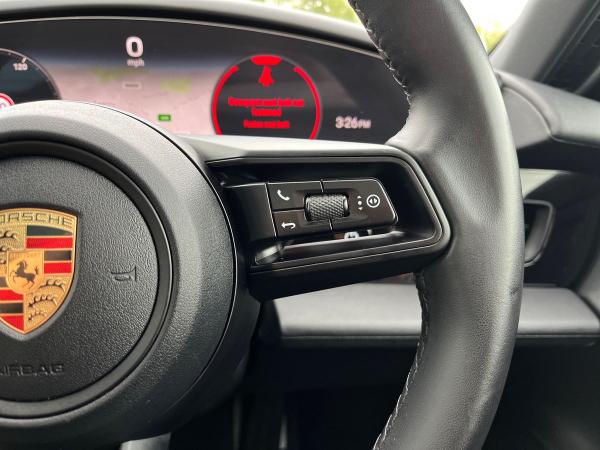 Porsche Taycan Photo autoimg-f2a66903c32fa6991f35f2bb53646f8f46be4503.jpg