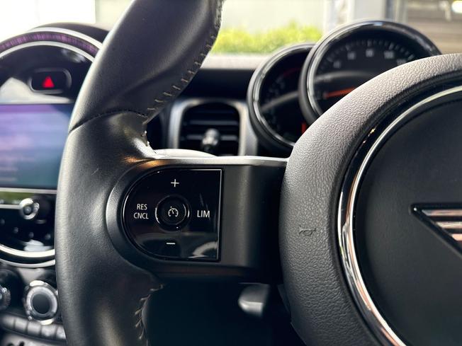 MINI Hatch Photo 16