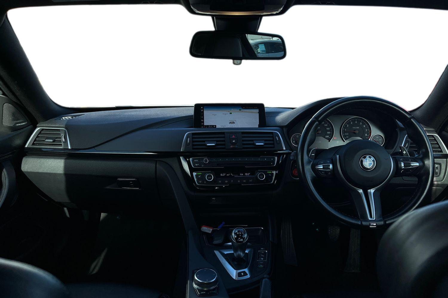 BMW M4 Photo 9