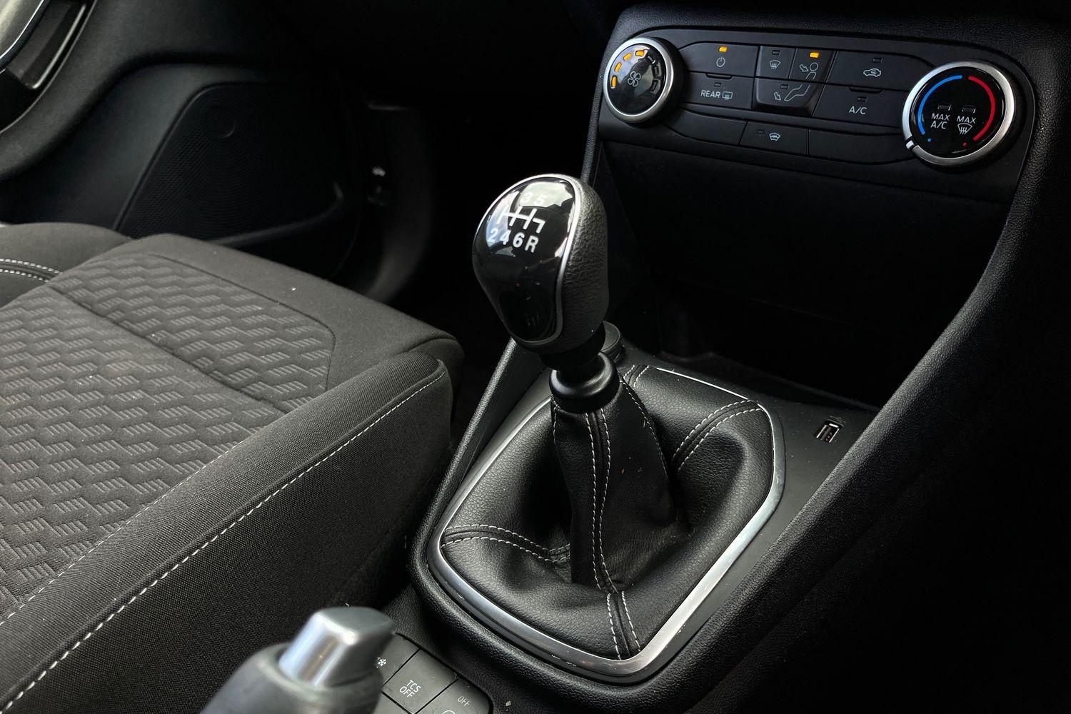 Ford FIESTA Photo 32