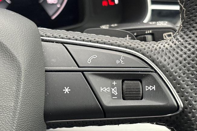 AUDI Q7 Photo 17