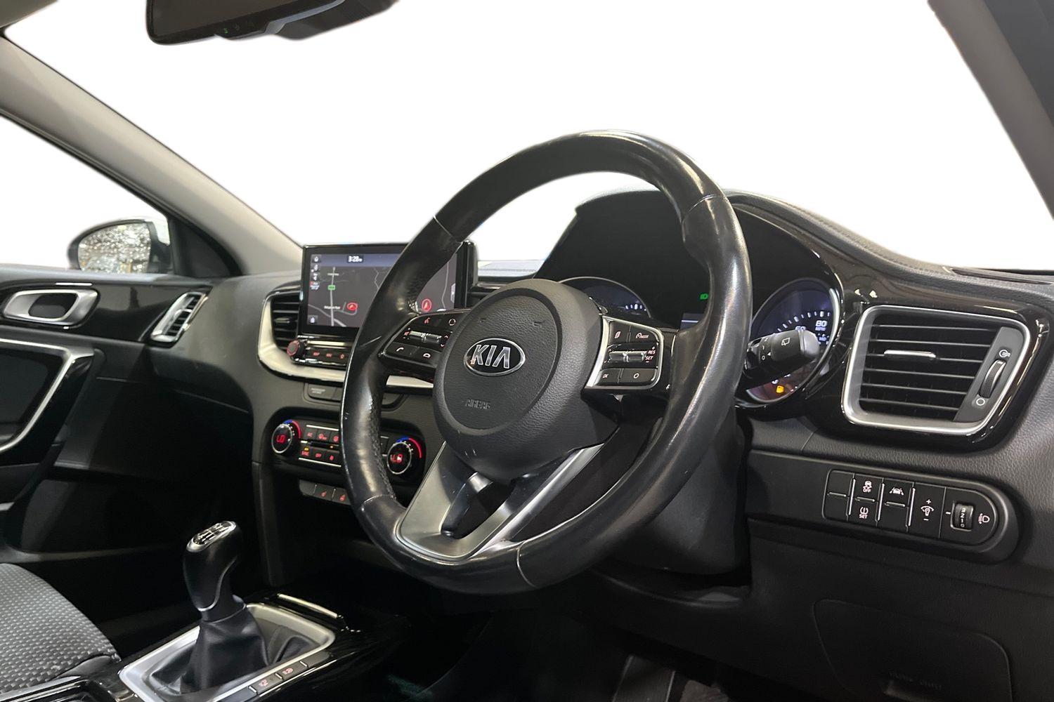 Kia XCEED Photo 8