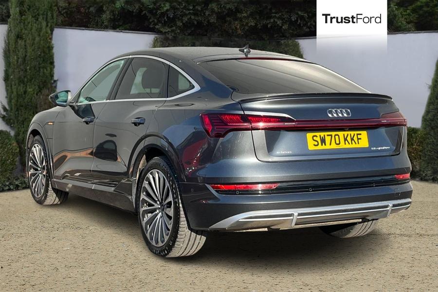 Audi E-TRON Photo autoimg-f2b8cc9064ba42bc825778d75f8438626d58f7b8.jpg