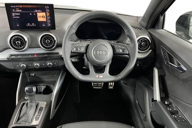 AUDI Q2 Photo 11