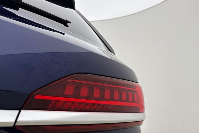 AUDI Q7 Photo 18