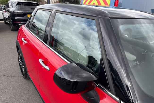 MINI Hatch Photo 20