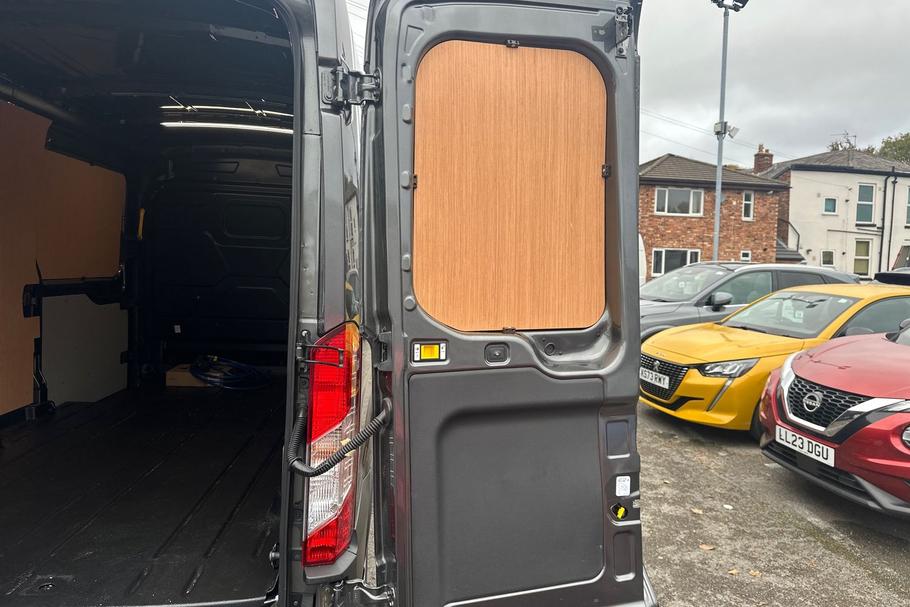 Used Ford E-TRANSIT 9