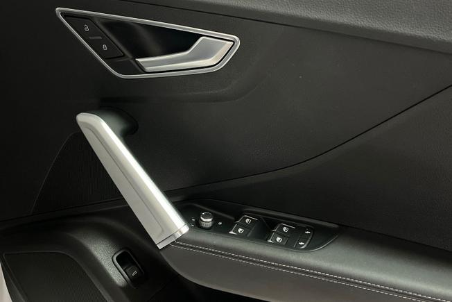 AUDI SQ2 Photo 25