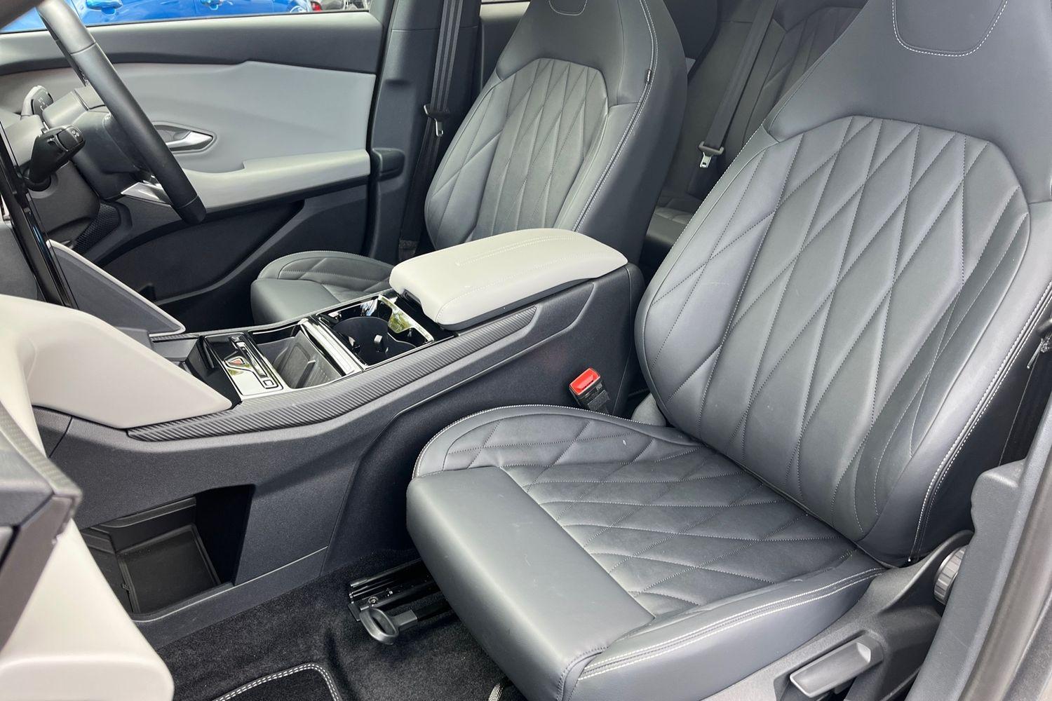 Ford Explorer Photo 18