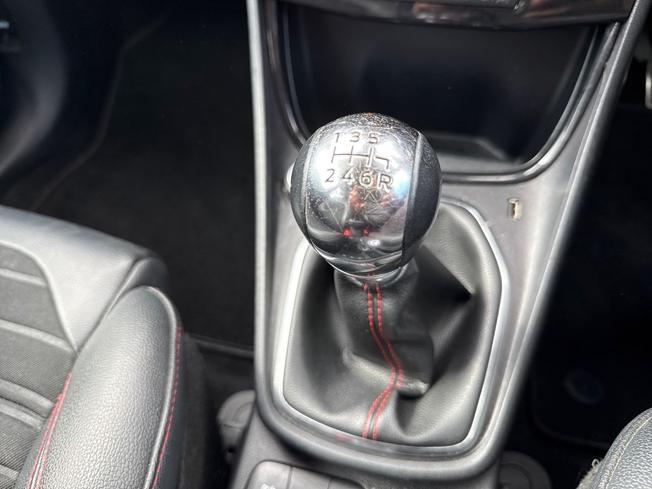 FORD Puma Photo 31