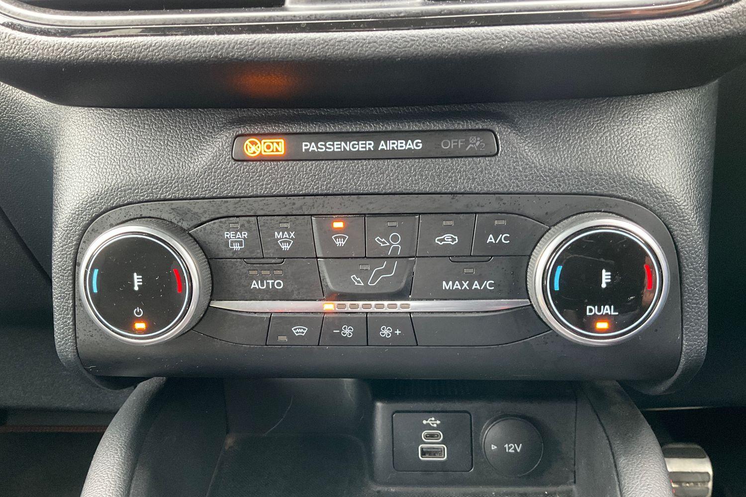 Ford KUGA Photo 29
