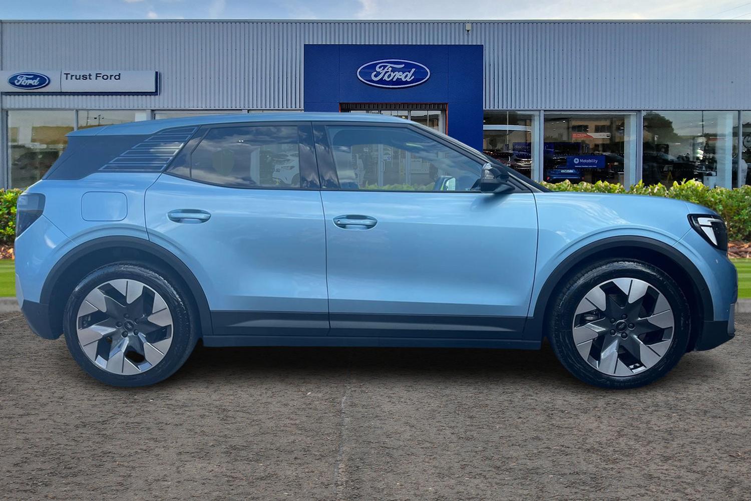Ford Explorer Photo 2
