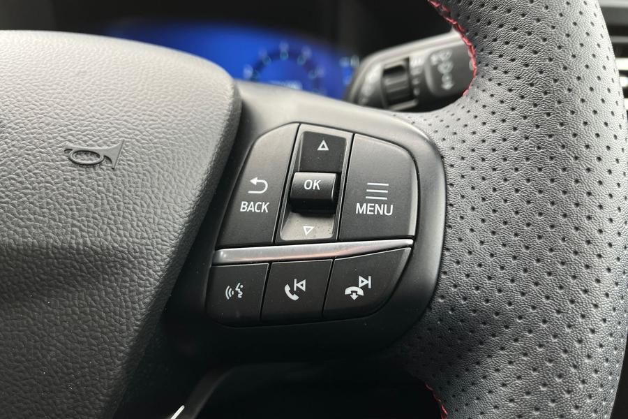 Ford Kuga Photo autoimg-f2edd600b579b4aaca3fb815e01672fd8218b1dd.jpg