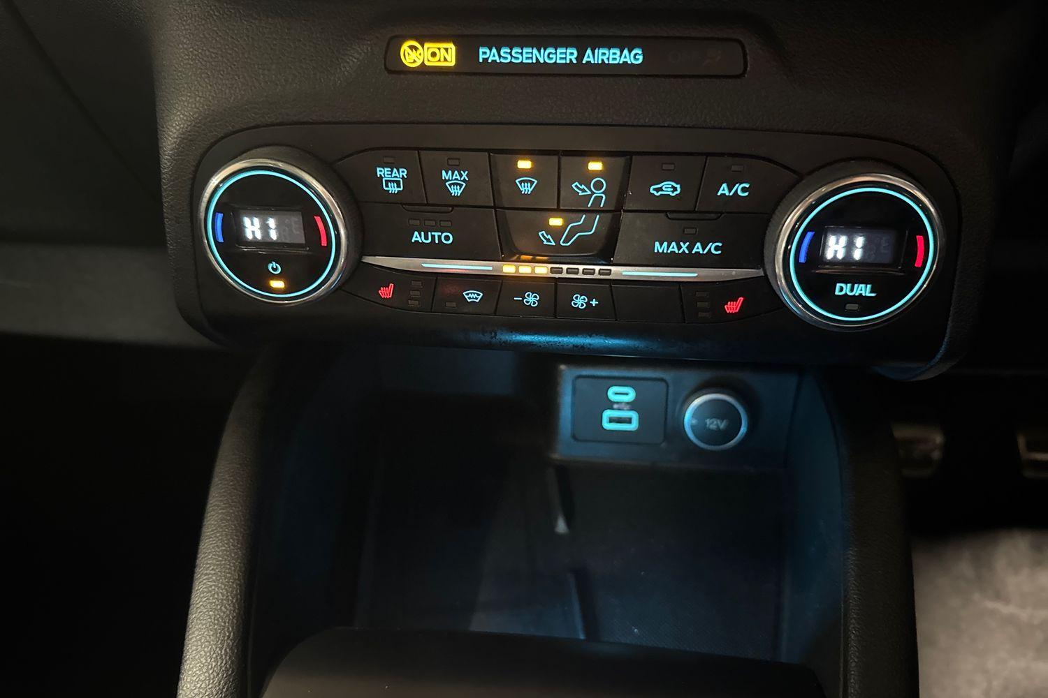 Ford KUGA Photo 37