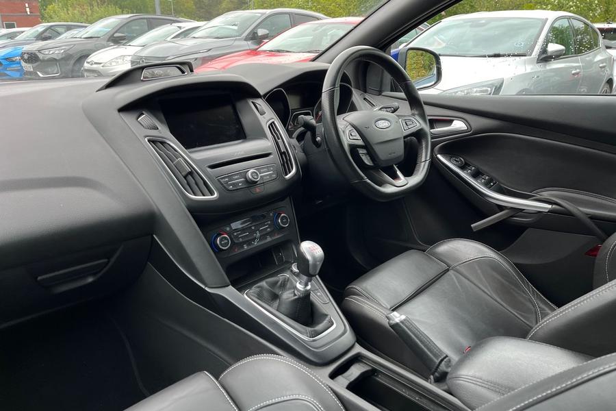 Ford Focus Photo autoimg-f2f010800cf545e61fe268877ed01cfff88e21fc.jpg