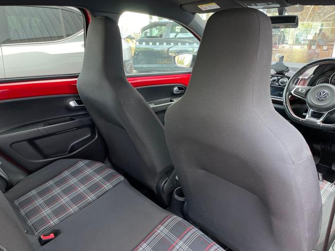 VOLKSWAGEN UP Photo 30