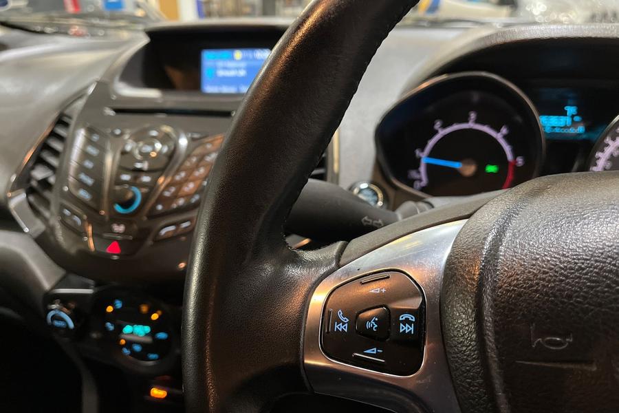 Ford ECOSPORT Photo autoimg-f2fa5d61fb78e65f2feab7bd36a31f65e330c6b4.jpg