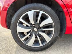 SUZUKI Swift Photo 5