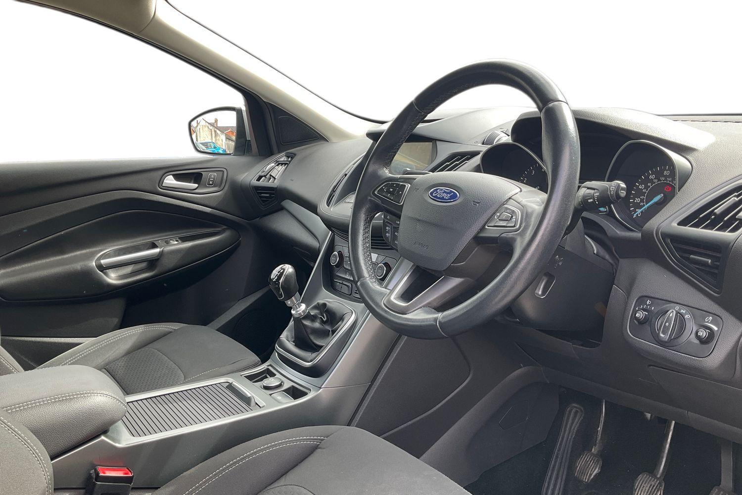 Ford KUGA Photo 8