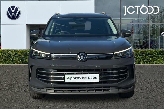 VOLKSWAGEN Tiguan Photo 8