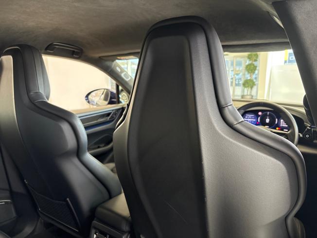 PORSCHE Macan Photo 42