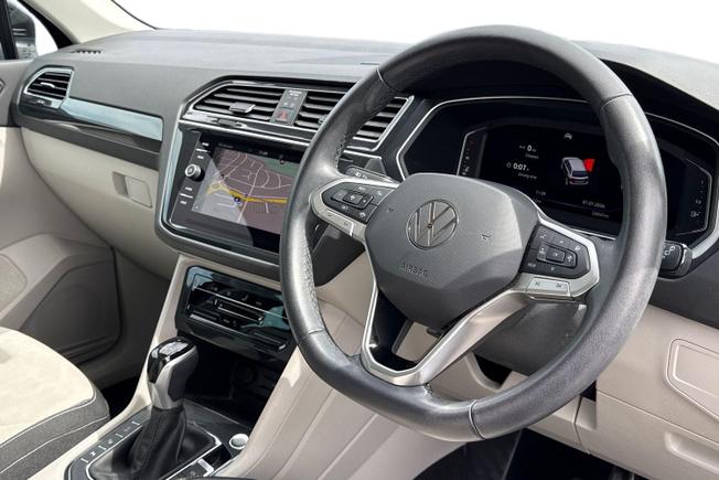 VOLKSWAGEN Tiguan Photo 6