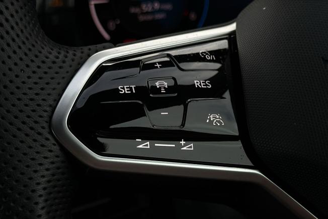 VOLKSWAGEN Golf Photo 16