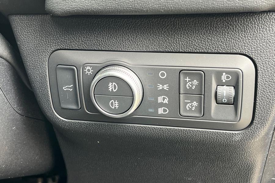Ford KUGA Photo autoimg-f316d3faf907271620422a0223e218e9da57dba2.jpg