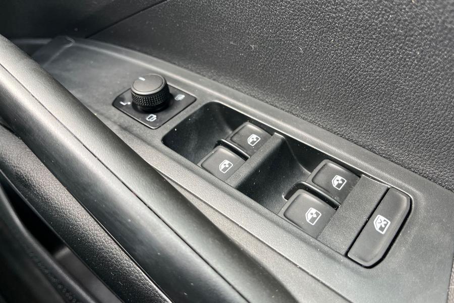 Skoda FABIA Photo autoimg-f318b2897ca406f16f0bfa8cc556cb51cc5f5b68.jpg
