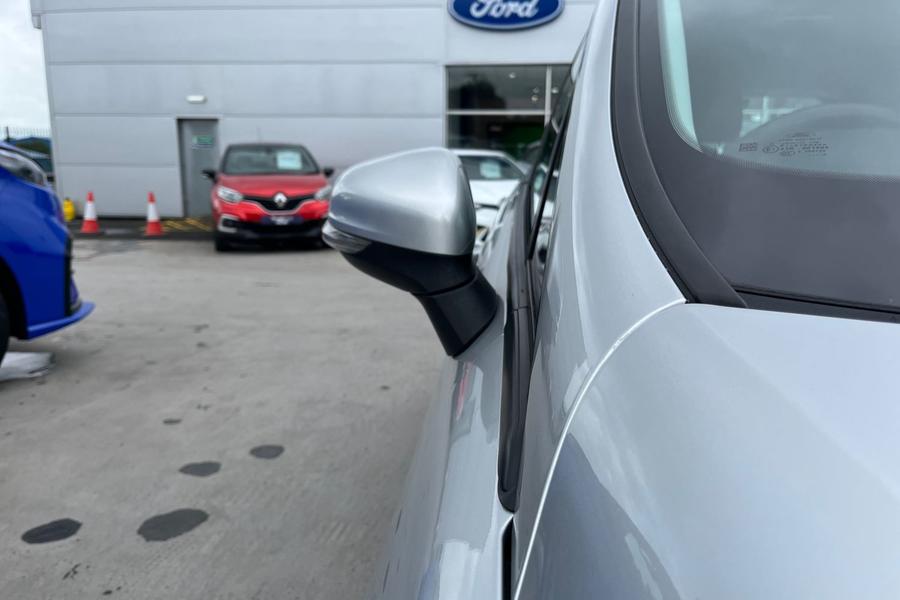 Ford FIESTA Photo autoimg-f31a25d530a3fc1cada1270aadbe99c40fd3e38e.jpg