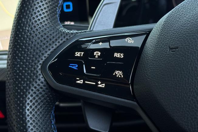 VOLKSWAGEN Golf Photo 16